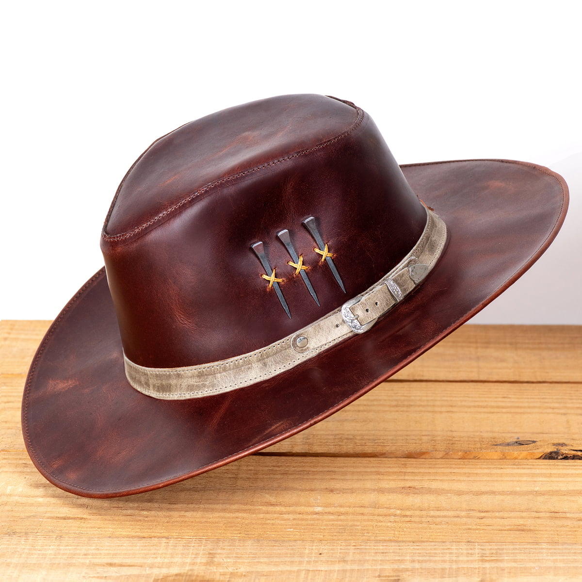 Chapéu Cowboy 3 Cravos em Couro – Bandinhas | L Jacó